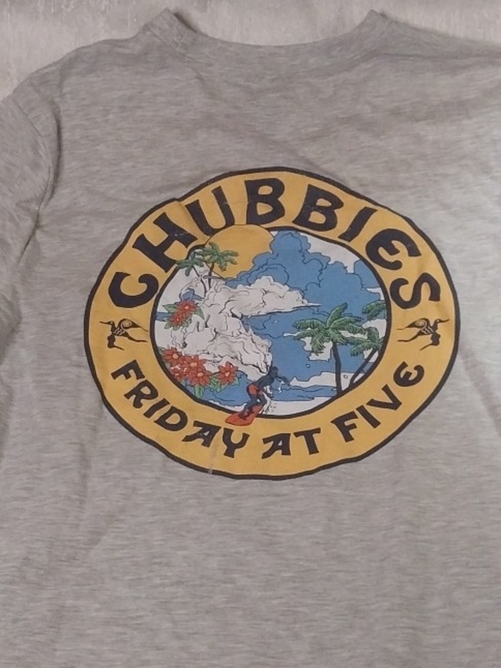 chubbies Light Gray Graphic Tee with Yellow & Blue Surf Scene